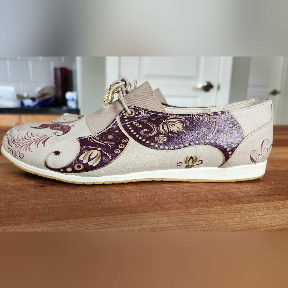 EUC Goby Butterfly Shoes. Size 39/8.5